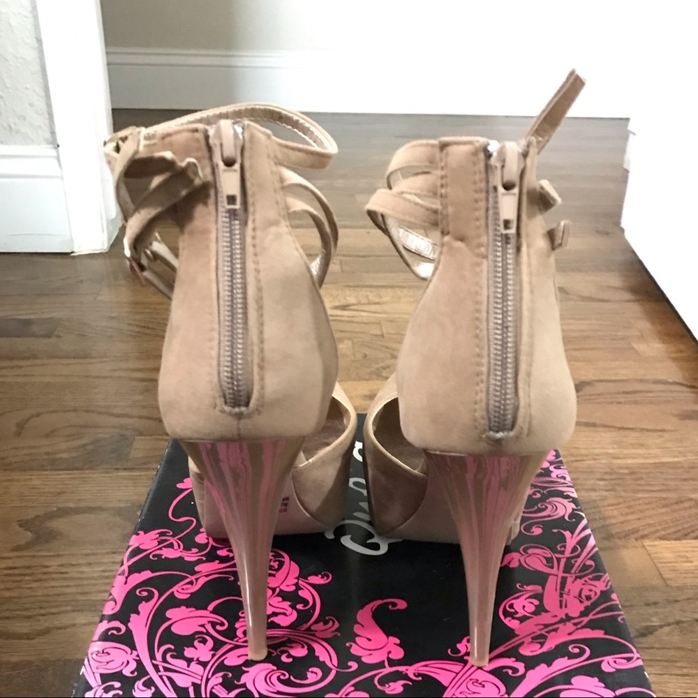 Heels - Picture 4 of 5